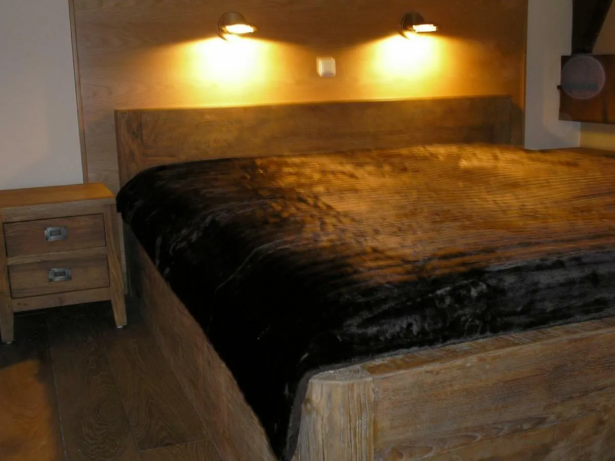 B & B Kasteelhoeve Borgharen - Maastricht 0*,  Netherlands